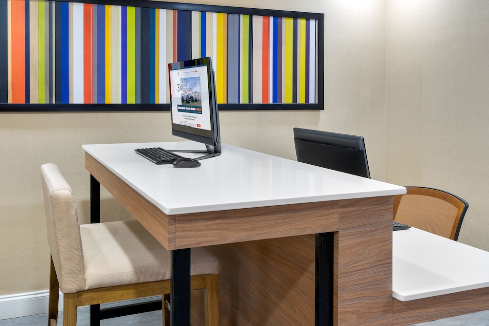 Holiday Inn Express & Suites Naples North Bonita Springs by IHG - photo 51