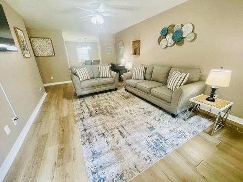 Eastgate 17A beautiful townhouse — 4-Star Luxury Hotel in Hammond, United States