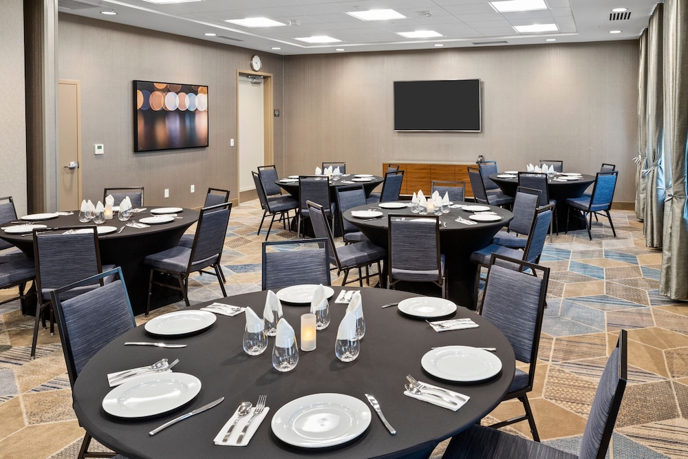 Fairfield Inn & Suites by Marriott San Jose North Silicon Valley - photo 7