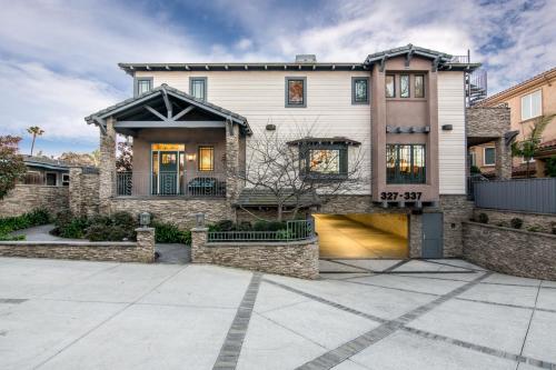 329 Oak Ave — 4-Star Luxury Hotel in Carlsbad, United States