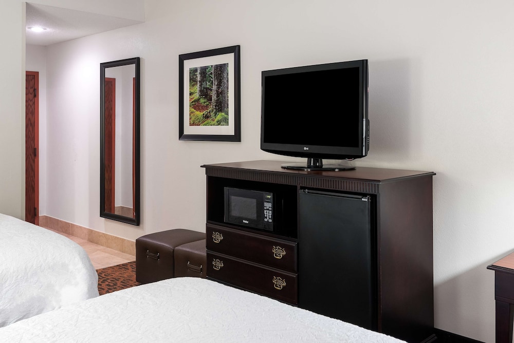 Hampton Inn Parkersburg Mineral Wells - photo 28