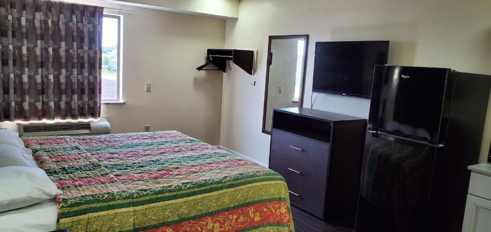 Plano Inn & Suites - photo 16