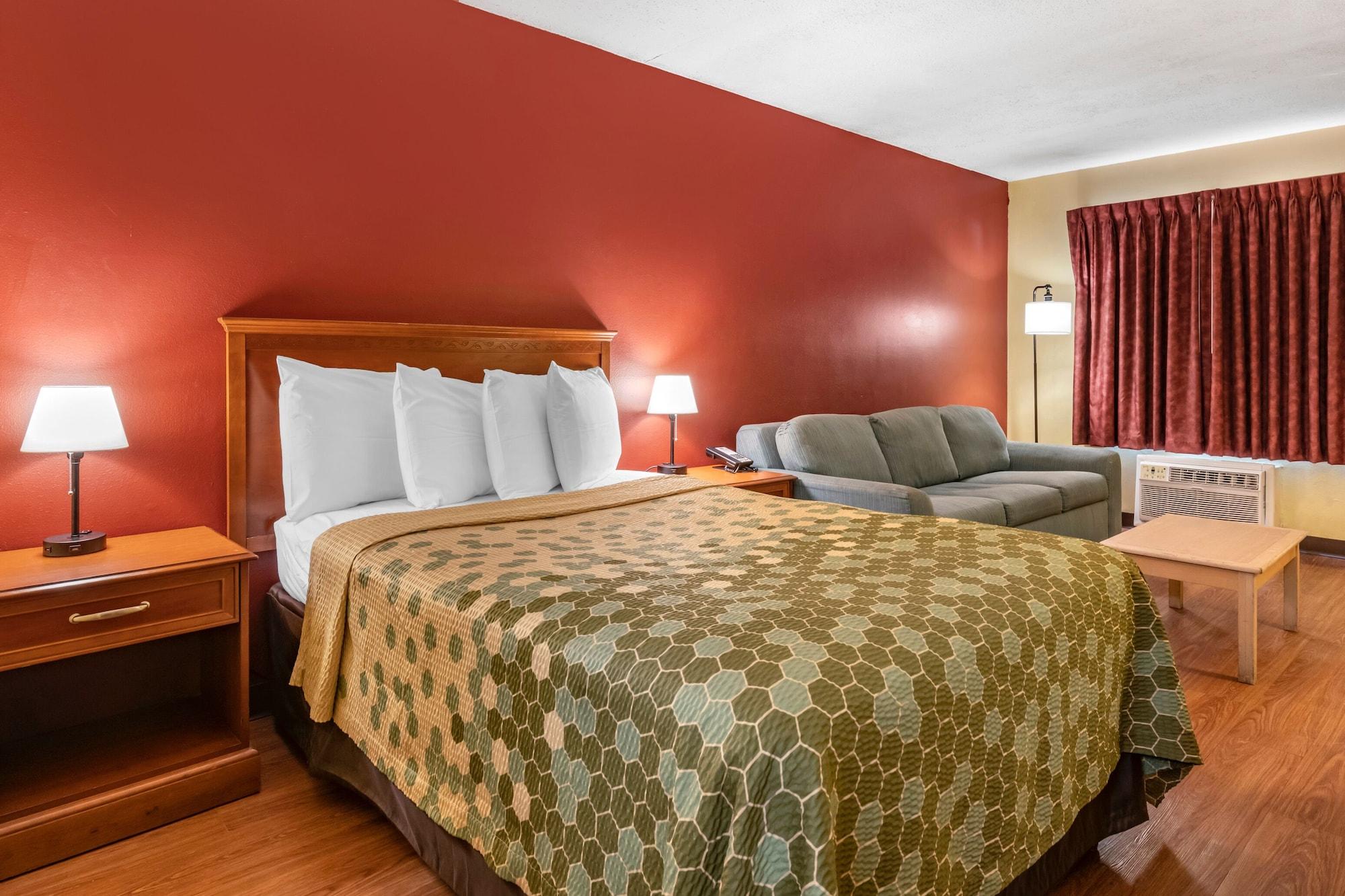 Econo Lodge Inn & Suites Maingate Central - photo 23