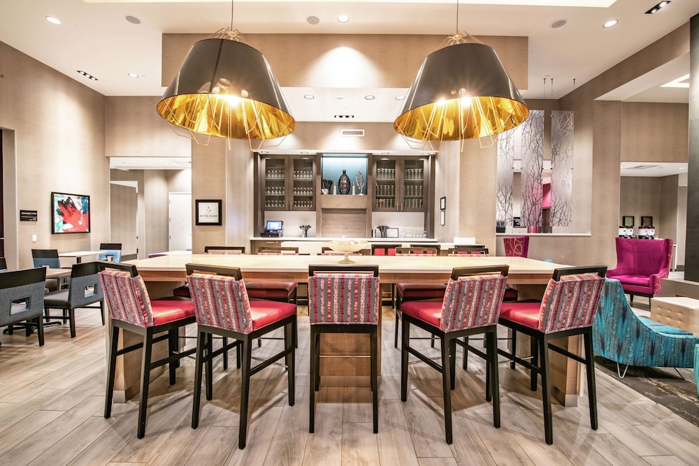 Hampton Inn & Suites Asheville Biltmore Area - photo 4