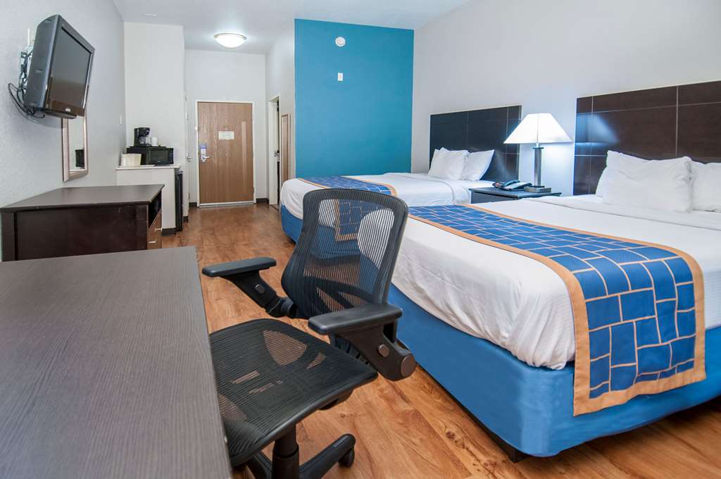 Days Inn & Suites by Wyndham San Antonio near Frost Bank Center - photo 16