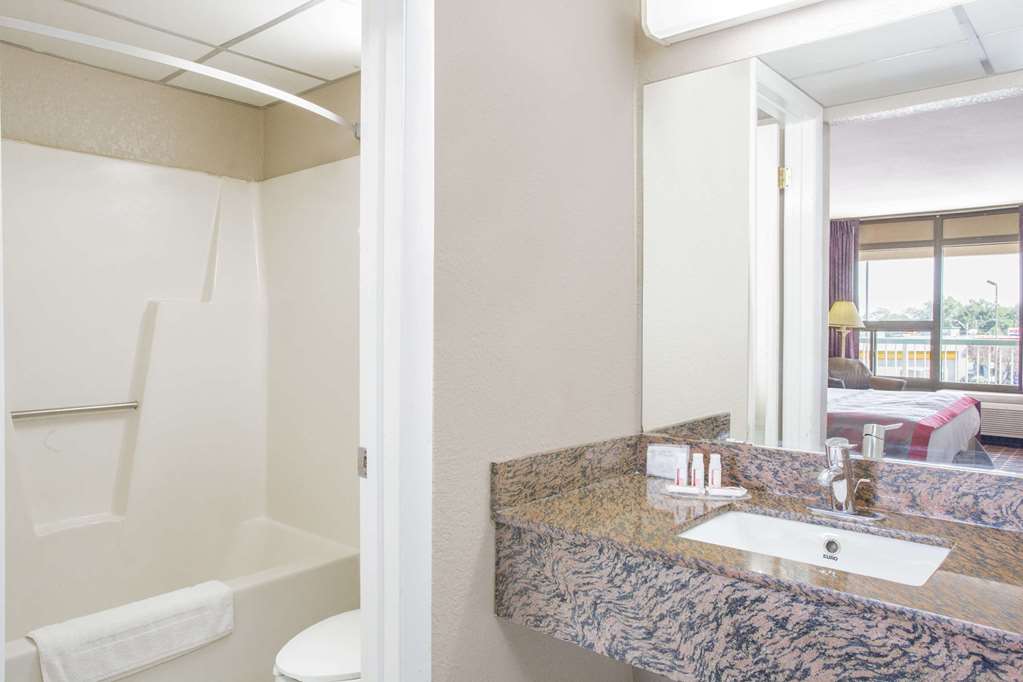 Ramada Hotel & Conference Center by Wyndham Edgewood - photo 13