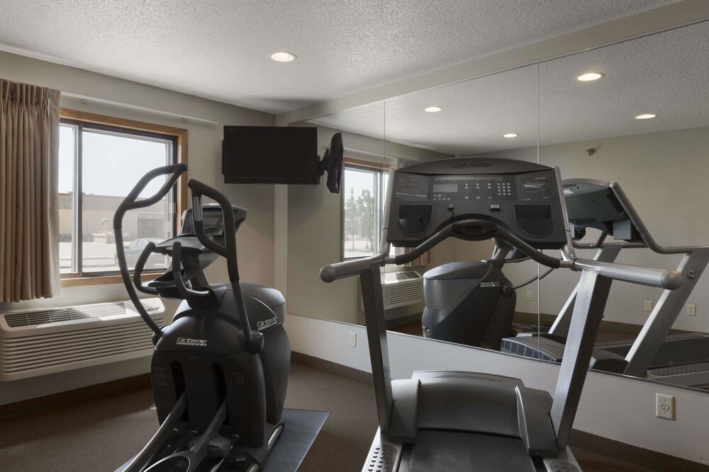 Super 8 by Wyndham Sioux Falls 41st Street - photo 12
