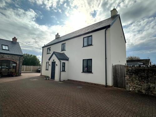 Whitebridge Cottage — 4-Star Luxury Hotel in Swansea, United Kingdom