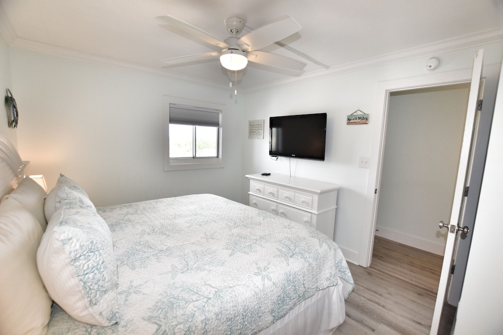 1109 Waters Edge Resort 1 Bedroom Condo by RedAwning - photo 3