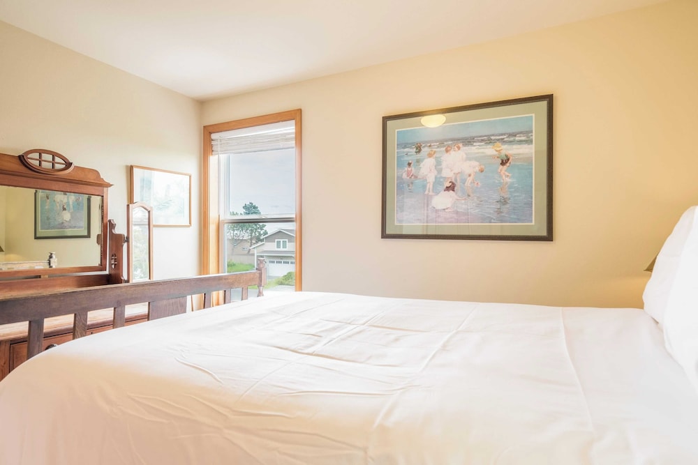 Beach Lookout Retreat by Avantstay Rooftop Views - photo 19