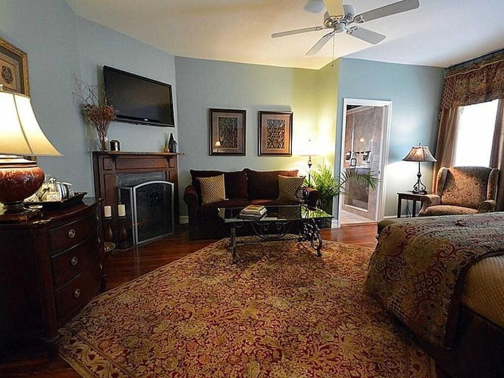 The Kenwood Inn - photo 26