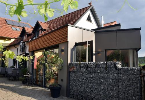 Winzerhof & Weincafe Gümpelein — 4-Star Luxury Hotel in Willanzheim, Germany