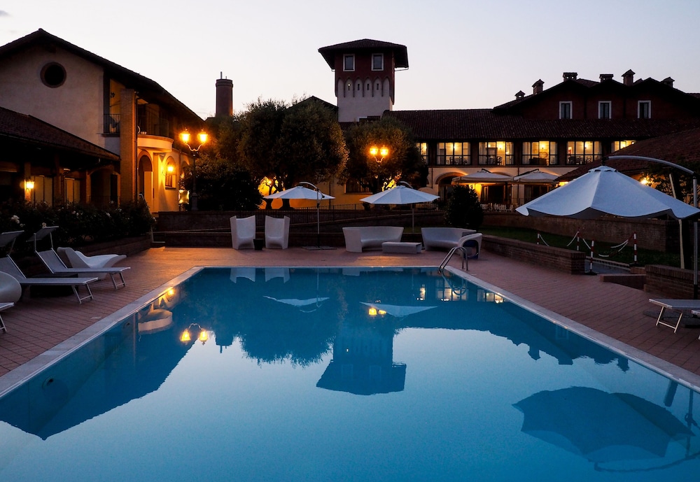 Relais Santo Stefano — 4-Star Luxury Hotel in Sandigliano, Italy