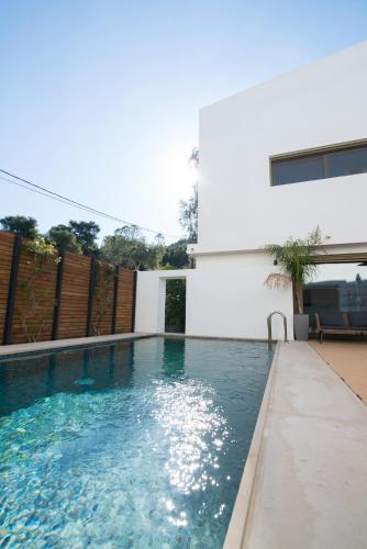 Amuse Athens Villa — 4-Star Luxury Hotel in Vari, Greece
