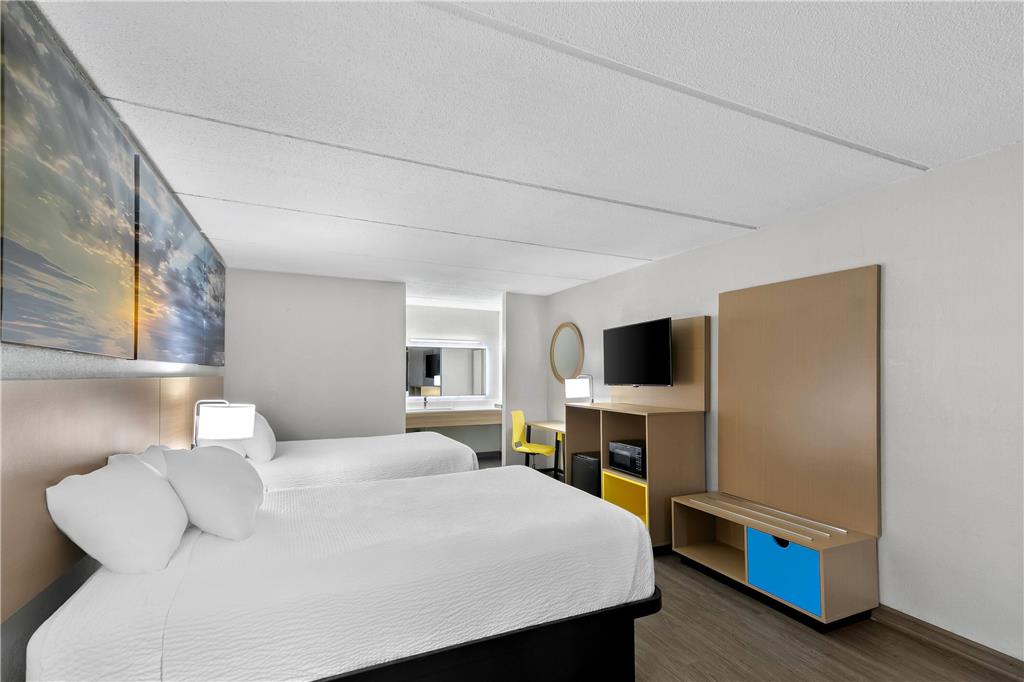 Days Inn by Wyndham Seneca Clemson Area - photo 16