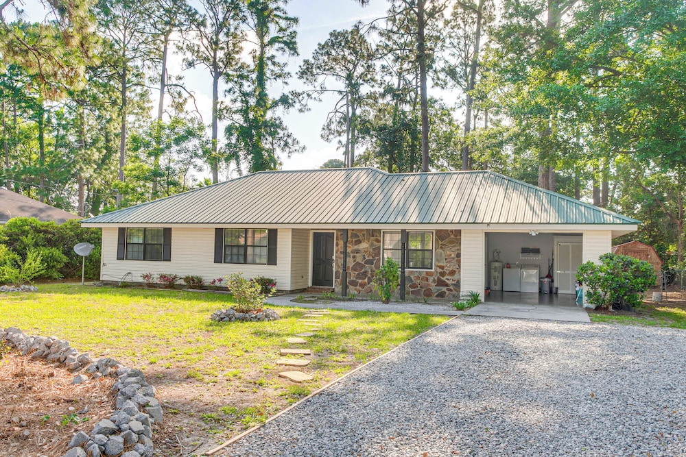 Brunswick Retreat w Patio & Grill Near Beaches in Brunswick, United States