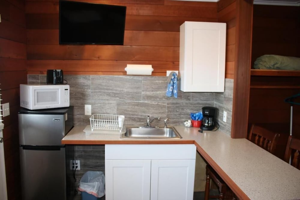 The Lowtide Motel - photo 30
