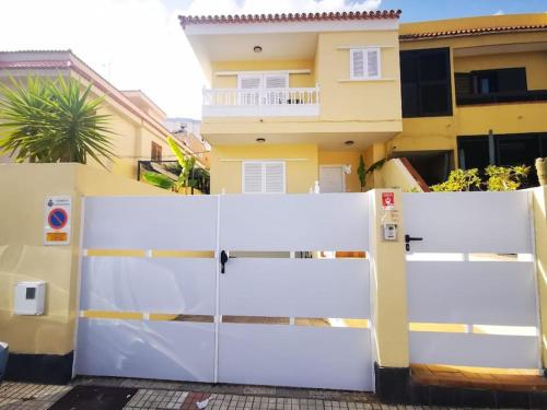 Amplia casa 5 habitaciones en Santa Cruz con zona para trabajar — 4-Star Luxury Hotel in Santa Cruz De Tenerife, Spain
