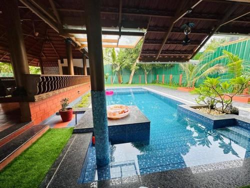 Riverbliss River Retreat with Private Pool in Tiruvalla, India
