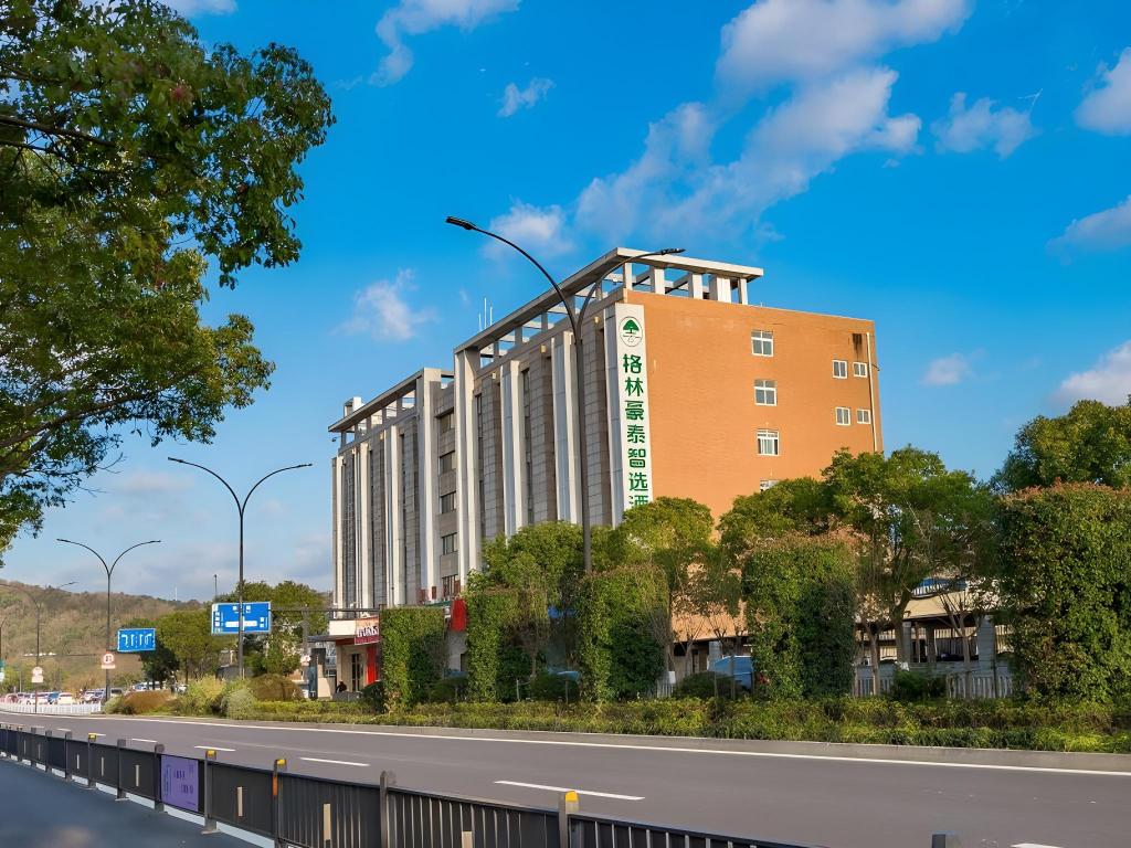 Green Tree Inn Express Zhejiang Zhoushan Xincheng Zheda in Zhoushan, People's Republic of China