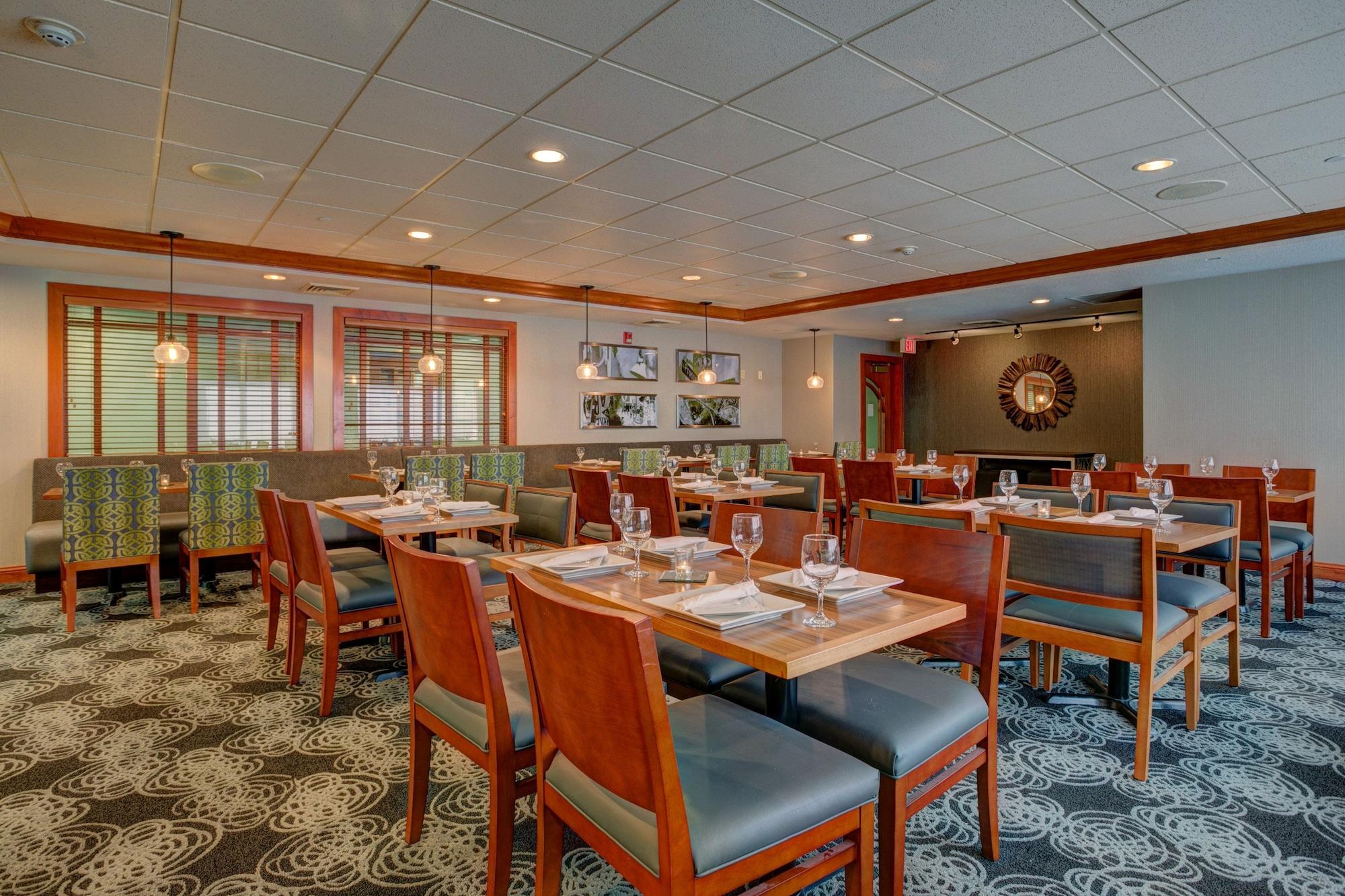 Holiday Inn Hotel & Suites Milwaukee Airport by IHG - photo 28