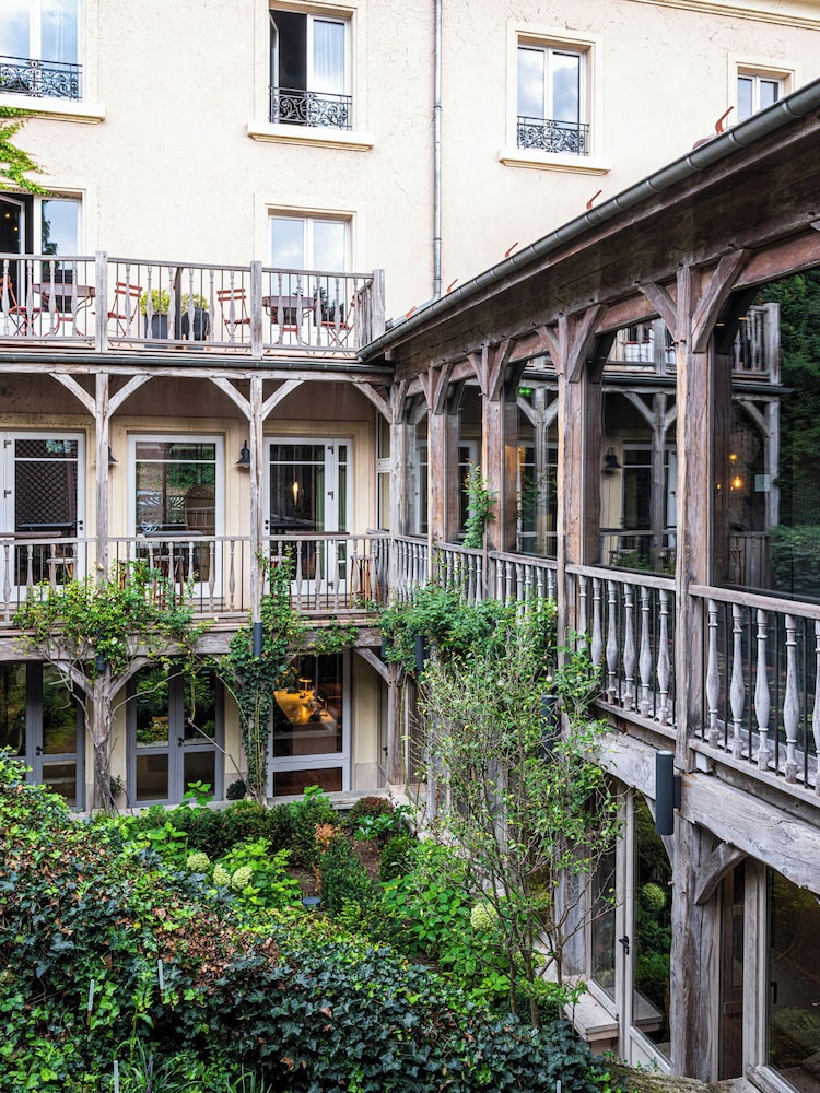 Les Etangs de Corot — 4-Star Luxury Hotel in Ville-D'avray, France