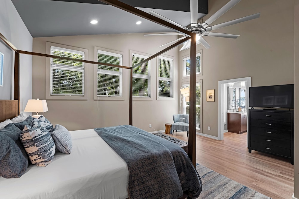 Lake Norman Getaway - photo 8