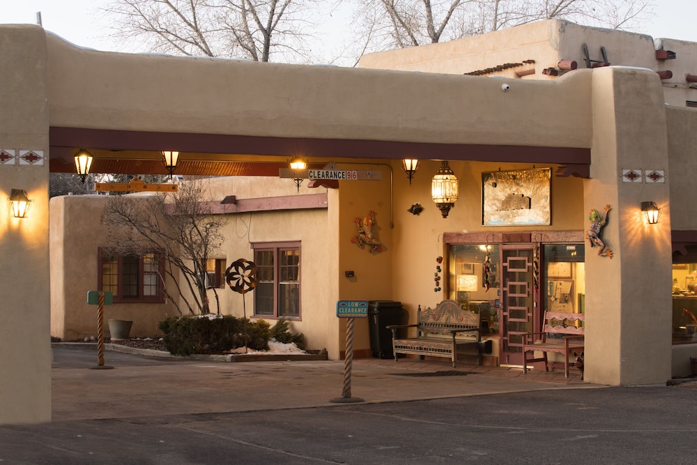 El Pueblo Lodge - photo 34