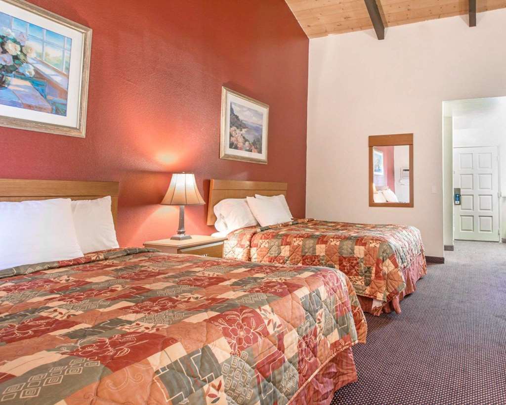 Rodeway Inn Fallbrook Downtown - photo 9