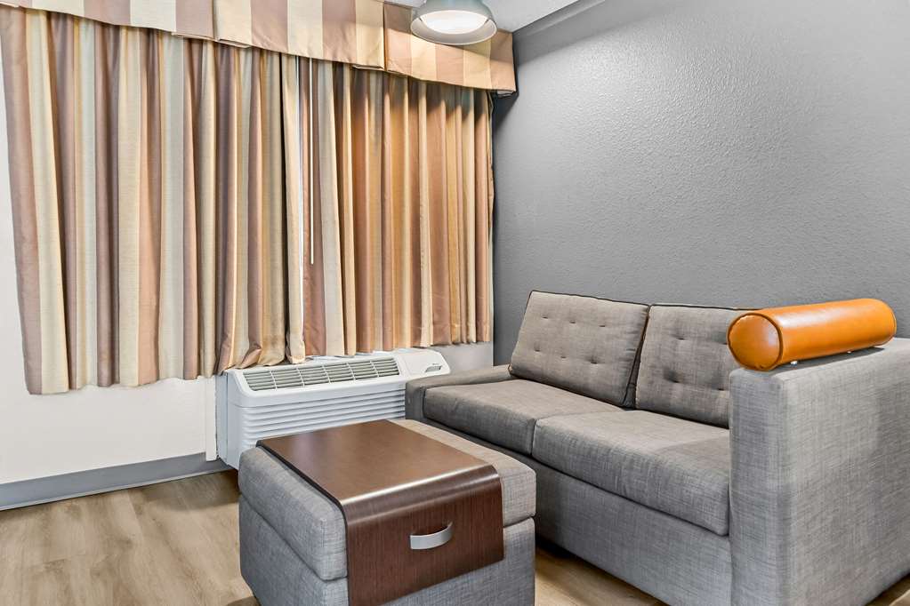 Rodeway Inn & Suites Saginaw I 675 - photo 24