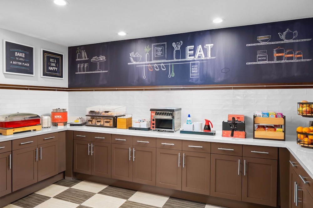 Hampton Inn Phoenix Biltmore - photo 29
