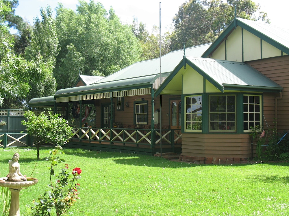 Butterfly Farm Bed and Breakfast Nirranda — 4-Star Luxury Hotel in Warrnambool, Australia