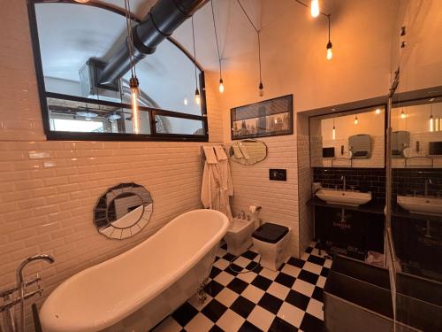 Mdd 66 — 4-Star Luxury Hotel in Naples, Italy