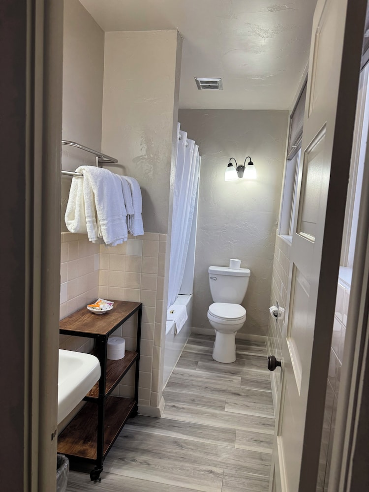 Hotel LaBonte - photo 29
