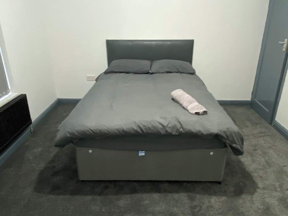 Room in Guest Room Spacious Room in Coventry City Centre in Coventry, United Kingdom