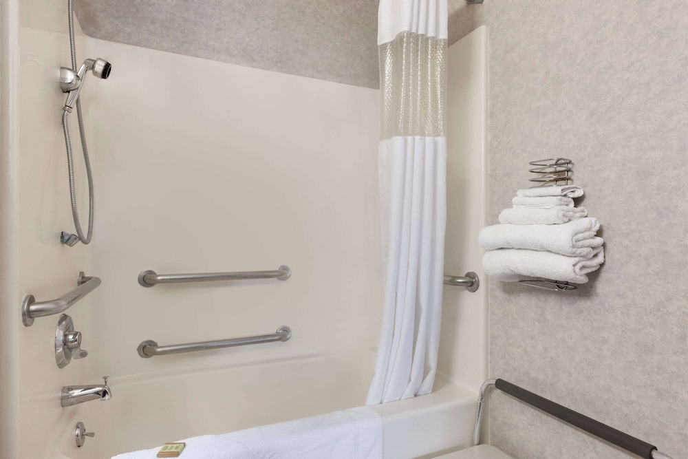 Riverdale Inn - photo 14