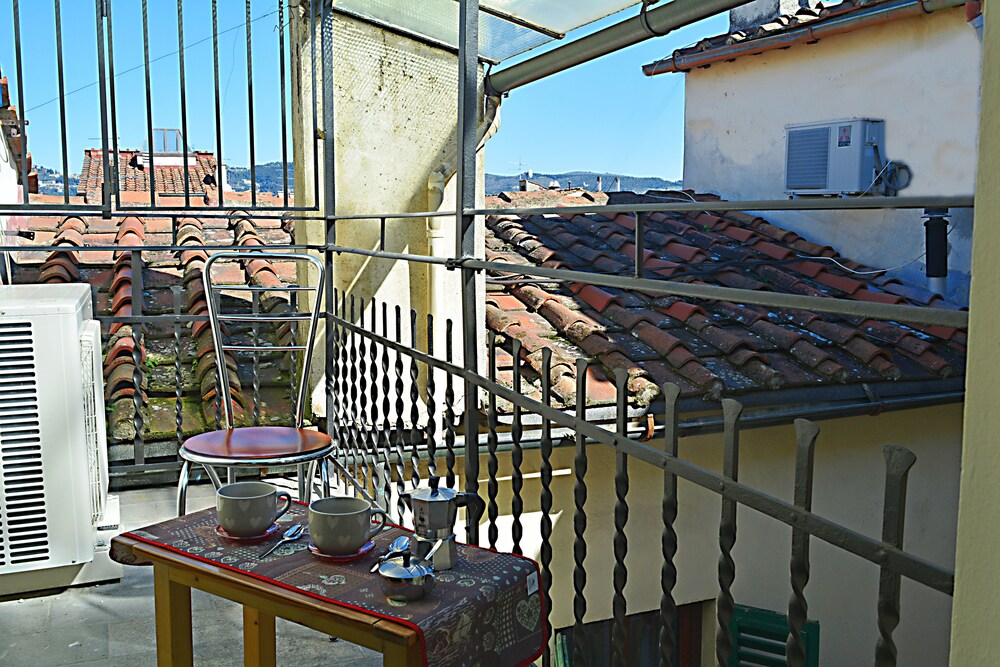 Colonna Apartment with Terrace — 4-Star Luxury Hotel in Florence, Italy