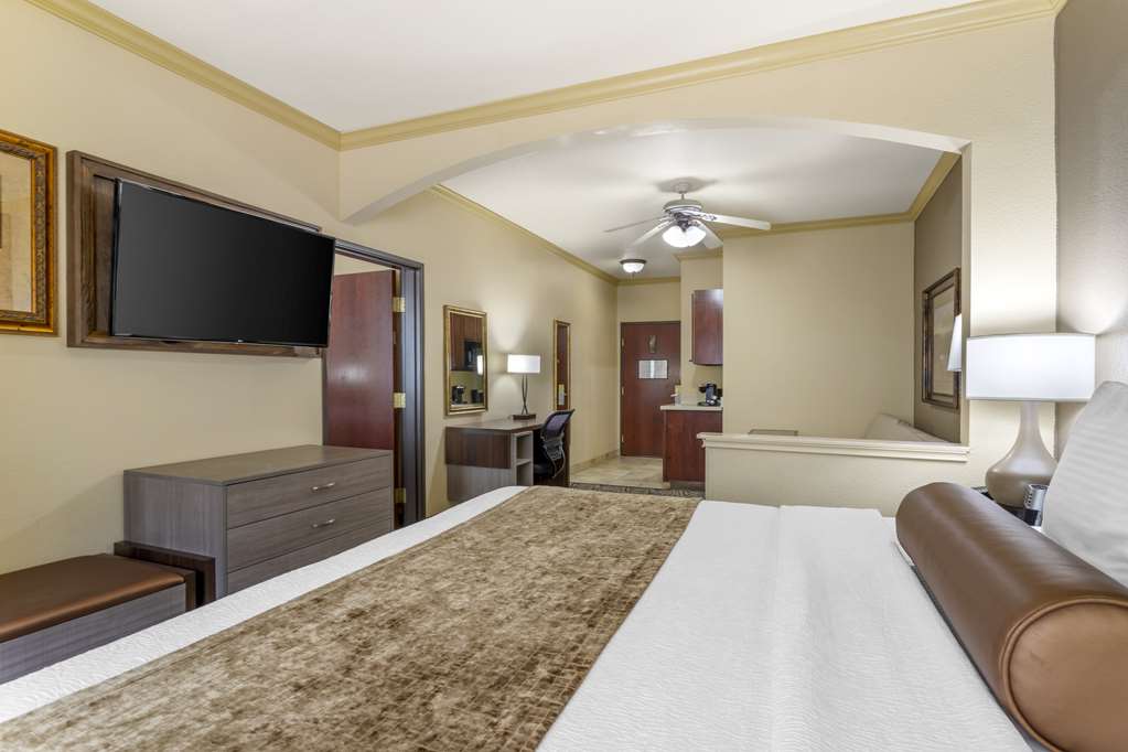 Best Western Plus Crown Colony Inn & Suites - photo 15
