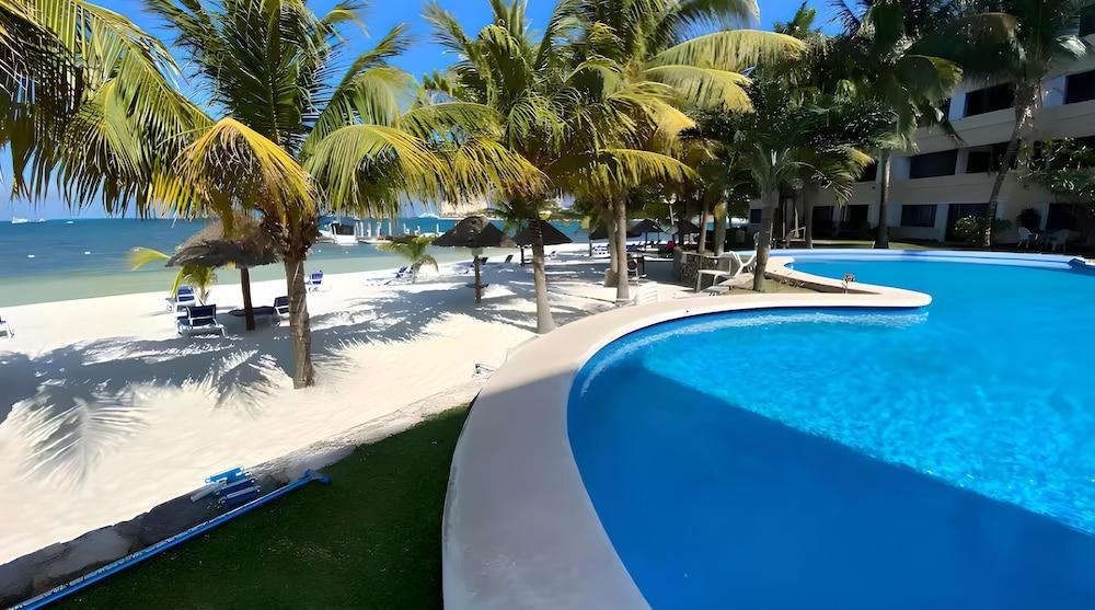 Beachfront And Ocean View Apartment — 4-Star Luxury Hotel in Cancun, Mexico