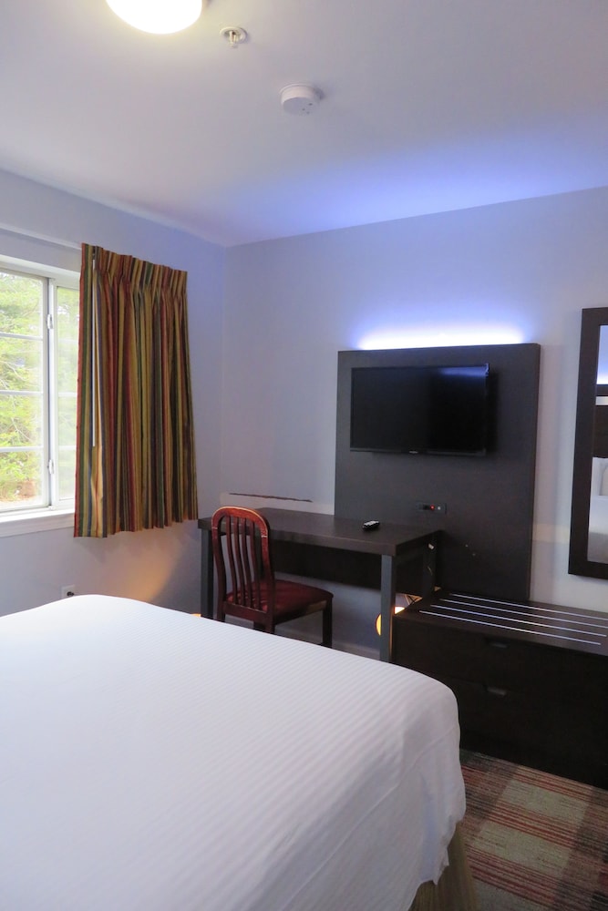 Luxbury Inn & Suites - photo 5