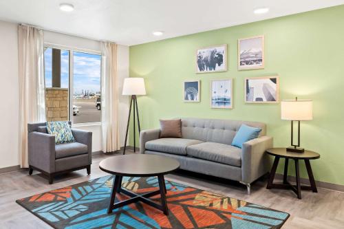 Woodspring Suites Denver Commerce City - photo 19