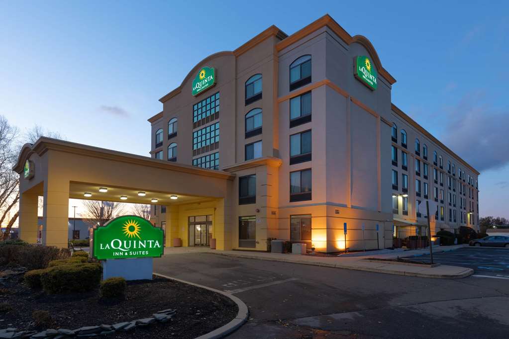 La Quinta Inn & Suites by Wyndham Garden City - photo 4