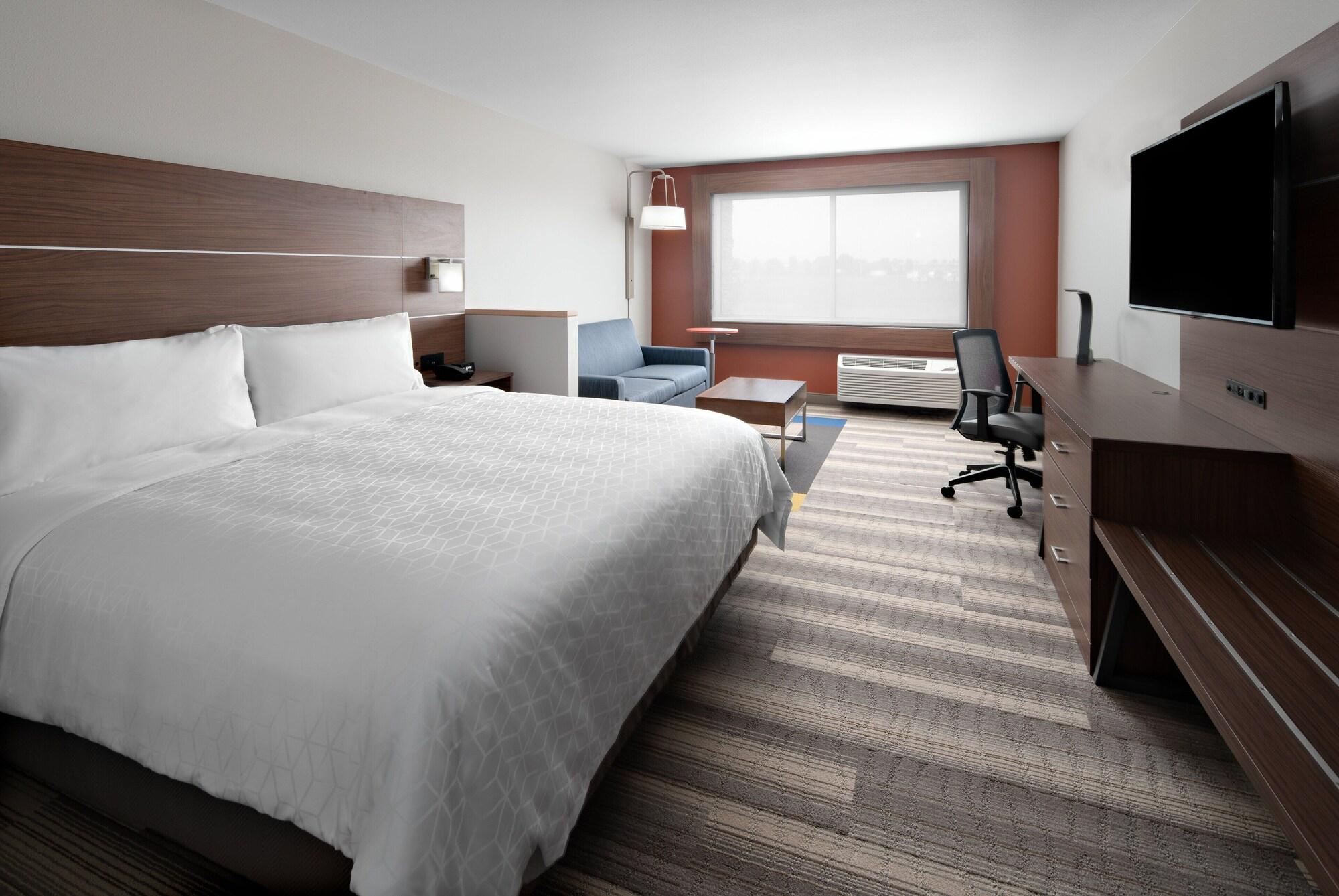 Holiday Inn Express & Suites Elkhorn Lake Geneva Area by IHG - photo 6