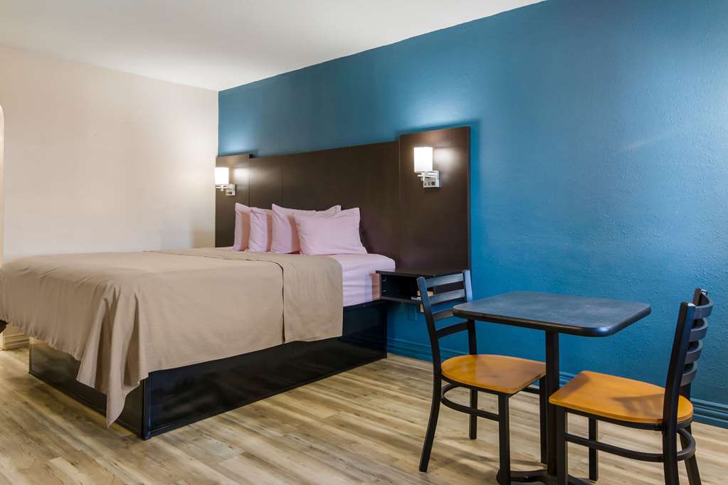 Rodeway Inn Broken Bow Hochatown - photo 11