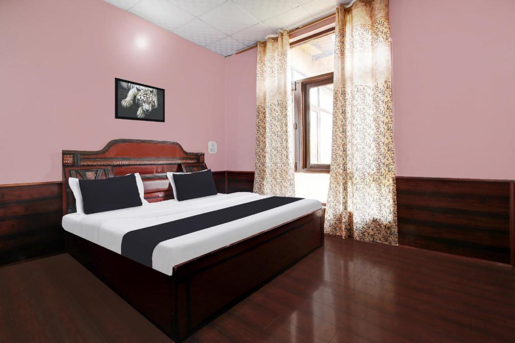 Collection O Airport Road Solina in Srinagar, India