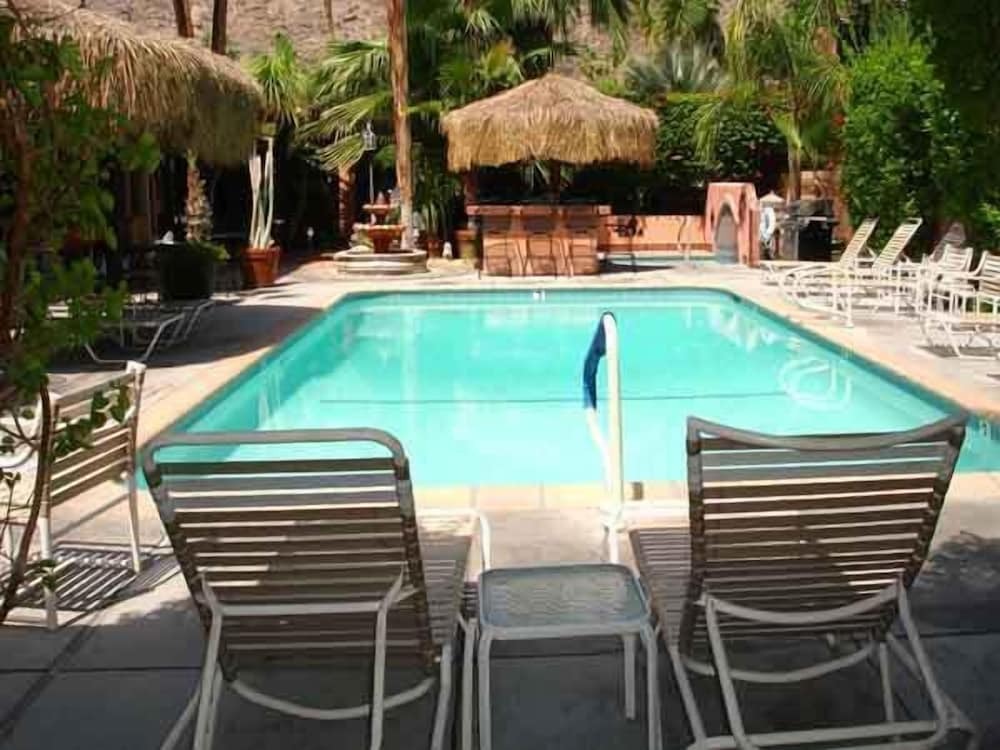 Coyote Inn 21 and Over a Town and Desert Boutique Hotel - photo 17