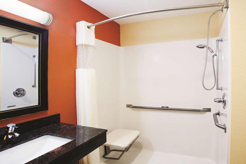 La Quinta Inn & Suites by Wyndham Florence - photo 15