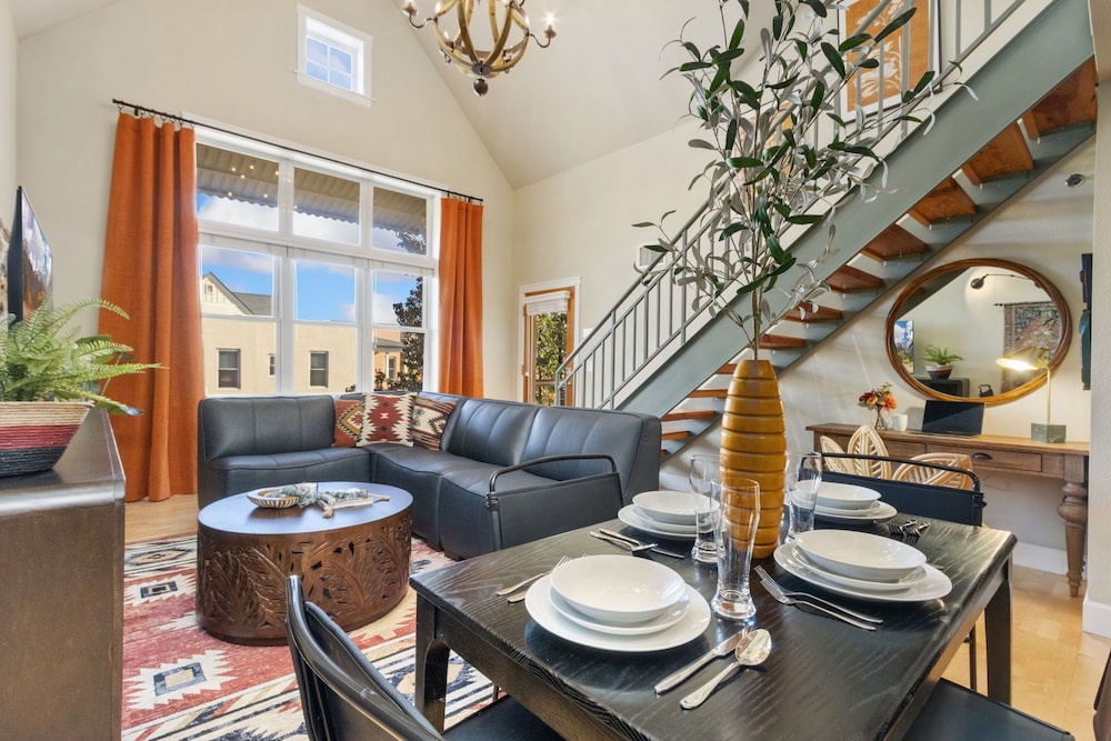 Lee Martinez Loft Near Poudre Trail and Old Town — 4-Star Luxury Hotel in Fort Collins, United States