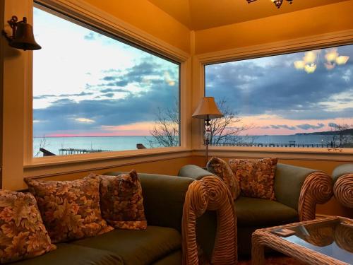 Magical Bayfrnt Home Pier Beach Fossils trails — 4-Star Luxury Hotel in Port Republic, United States
