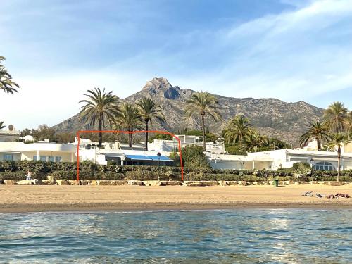 Overlooking Beach Central Quiet Parking Swimming Pool — Marbella
